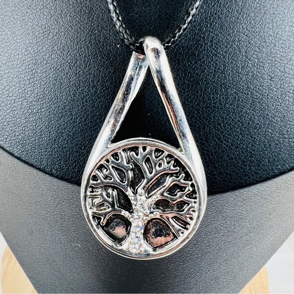 Silvertone Ginger Snap button pendant + Free 16” cord necklace - Picture 1 of 9